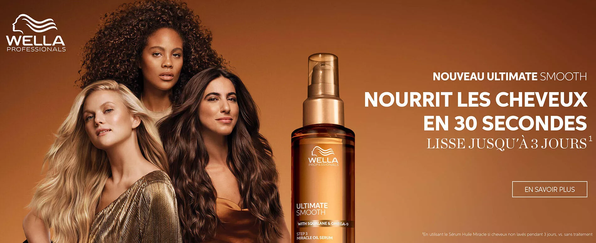 Un gros plan du produit ULTIMATE SMOOTH de Wella Professionals, accompagné d'un modèle blonde et de deux modèles brunes, sur un fond doré.